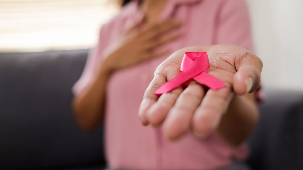 Exames laboratoriais no Outubro Rosa: guia completo para a saúde da mulher