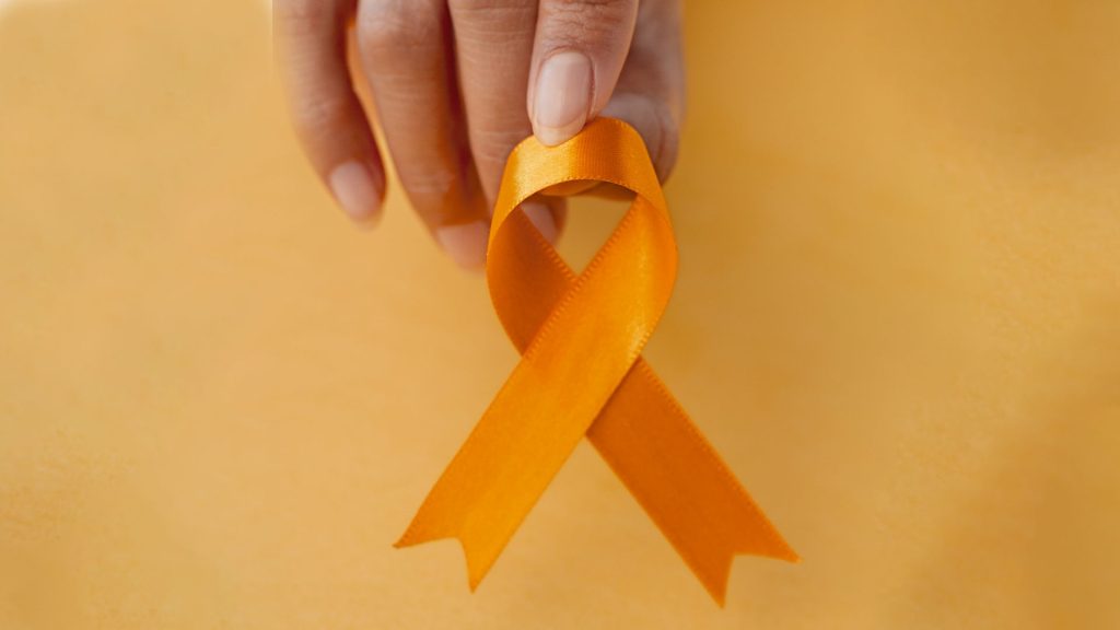 Fevereiro Laranja: como o diagnóstico precoce pode salvar vidas na luta contra a leucemia